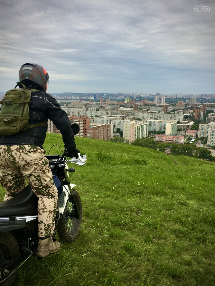 Спойлер: китайский мопед прет как танк, жрет любое топливо и все также радует в пути!