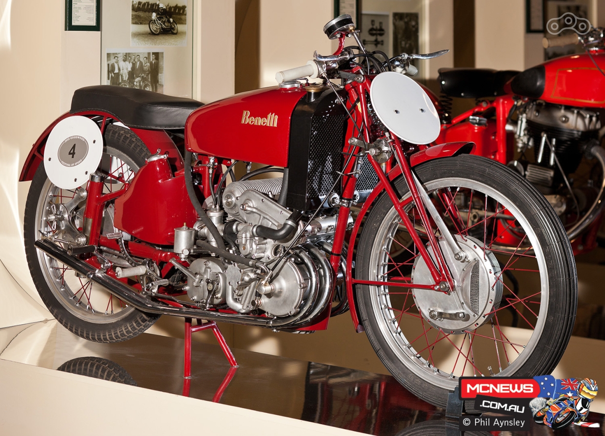 Benelli с 250-кубовым четырехцилиндровым двигателем и компрессором увидел свет в 1939 году. Двигатель выдавал до 52 л.с. при 10 000 об/мин.