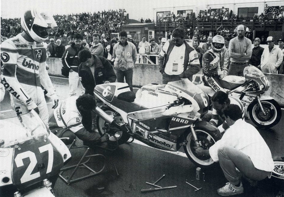 Перед стартом первого мирового этапа Супербайка 1988. Фото – mnz100.blogspot.com