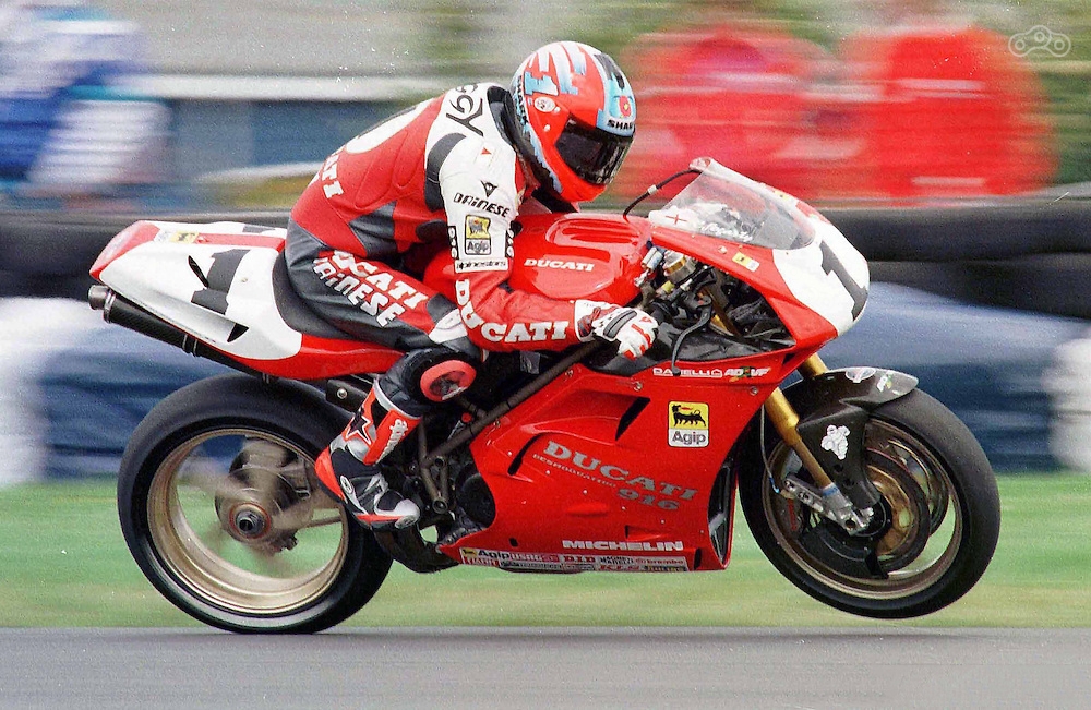 Ducati 916 - мотоцикл навсегда вписавший имя итальянской компании в историю мирового спорта. Фото – KAPPA