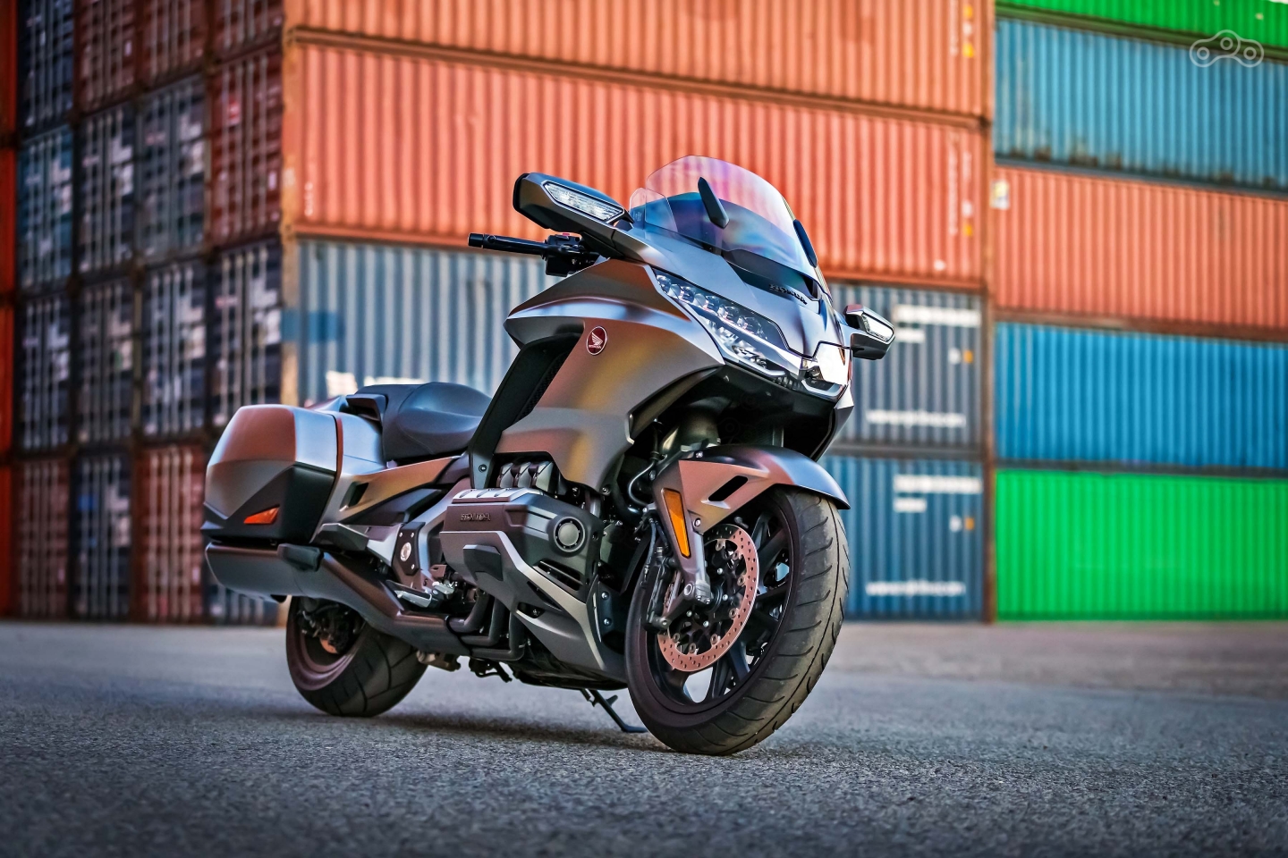 Подушка безопасности теперь входит в стандартное оснащение мотоцикла Goldwing Tour DCT 2018