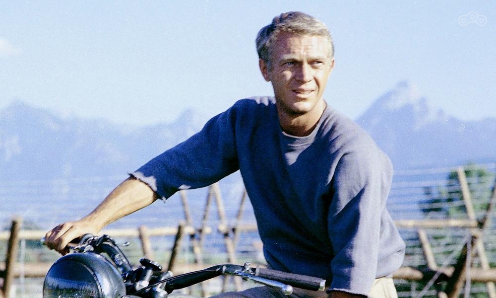 Теренс Стивен Маккуин — американский киноактёр, авто- и мотогонщик, за рулём мотоцикла