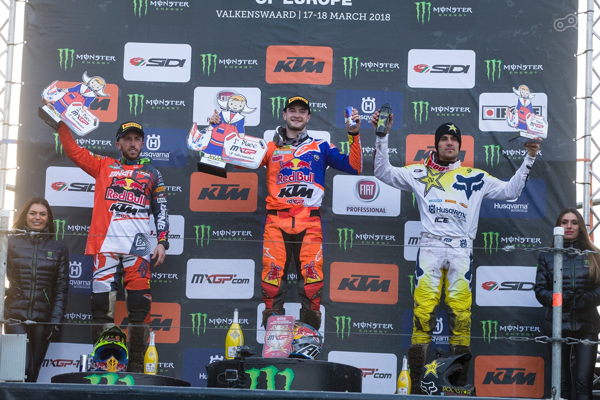 Антонио Кайроли, Джеффри Херлингс и Паулс Йонасс на подиусе класса MXGP