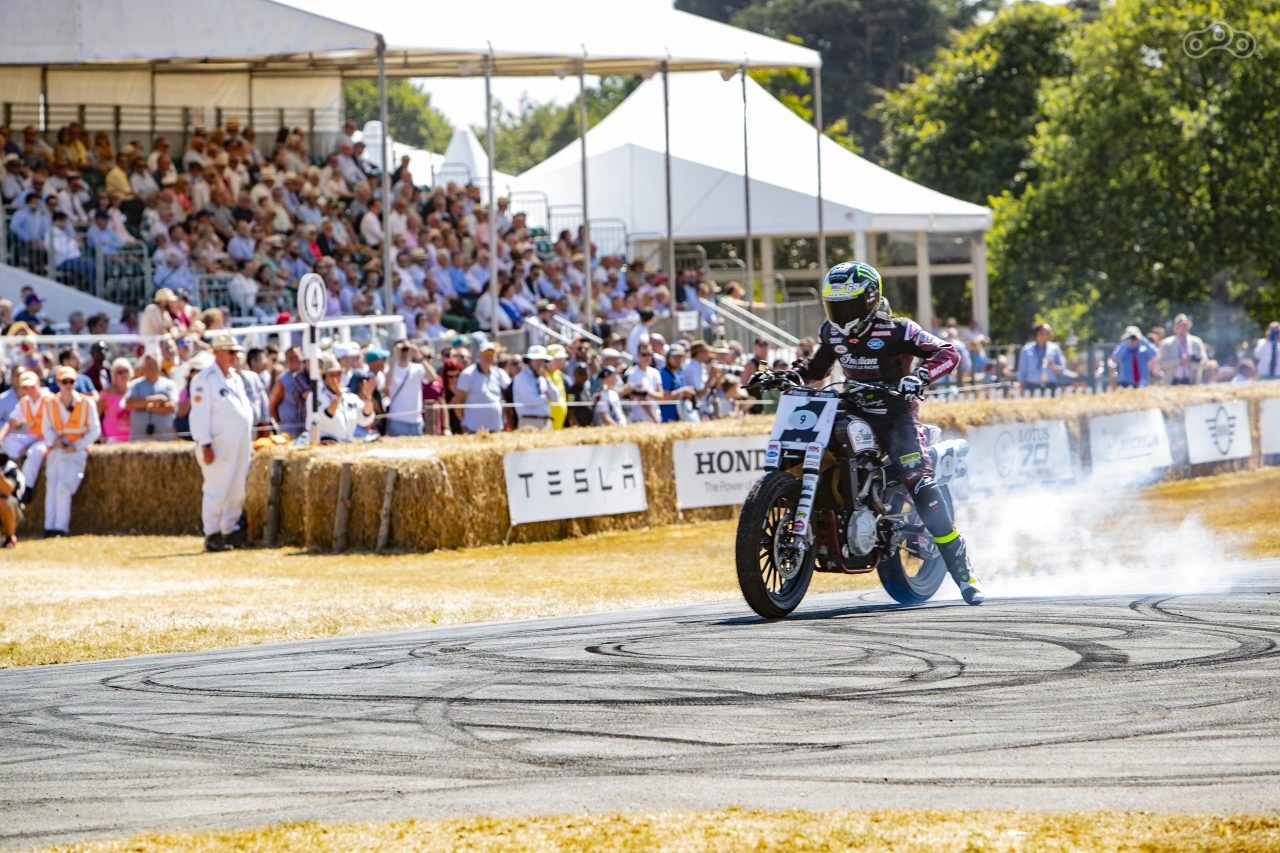 Показательное выступление команды Indian Wrecking Crew на фестивале скорости в Гудвуде