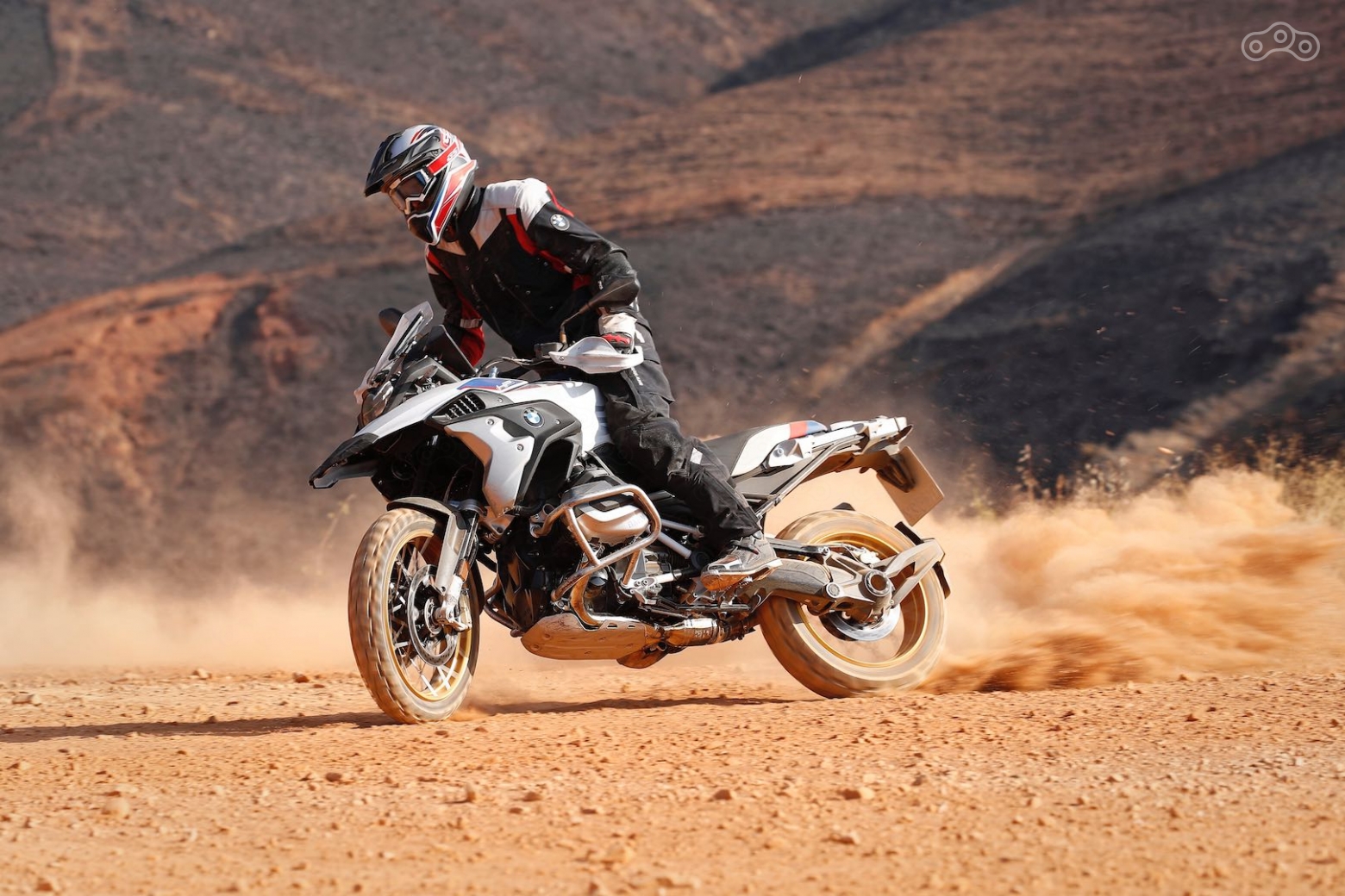 BMW R1250GS появится в четырёх вариантах исполнения на спицованных и литых колёсных дисках