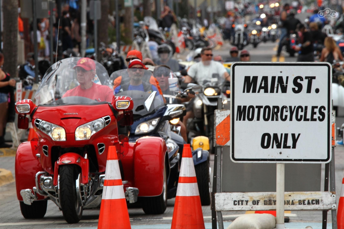 Участники фестиваля Sidecar & Trike Day and Show