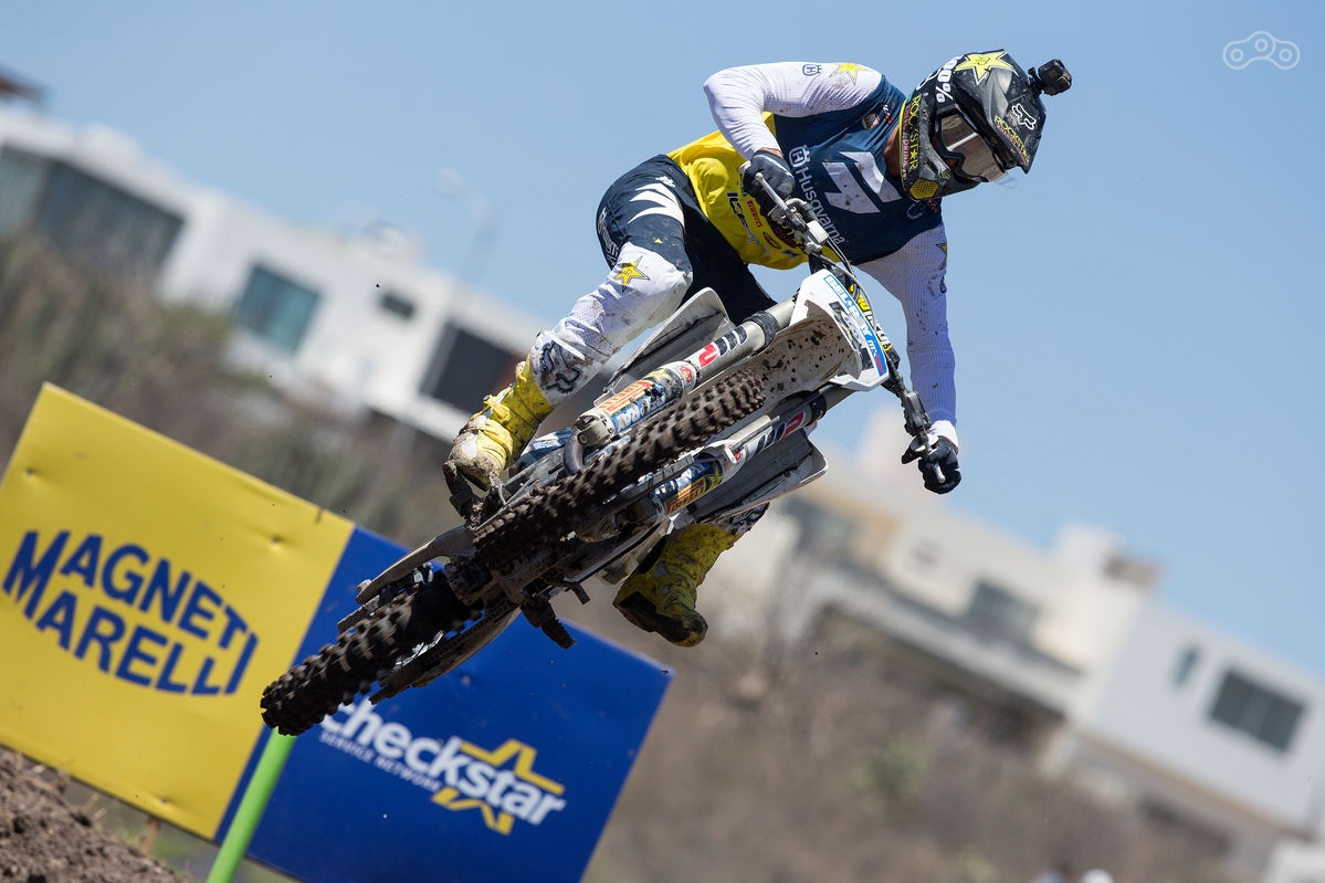 Готье Полен, выступающий на мотоцикле Husqvarna, во время четвертого этапа MXGP в Мексике