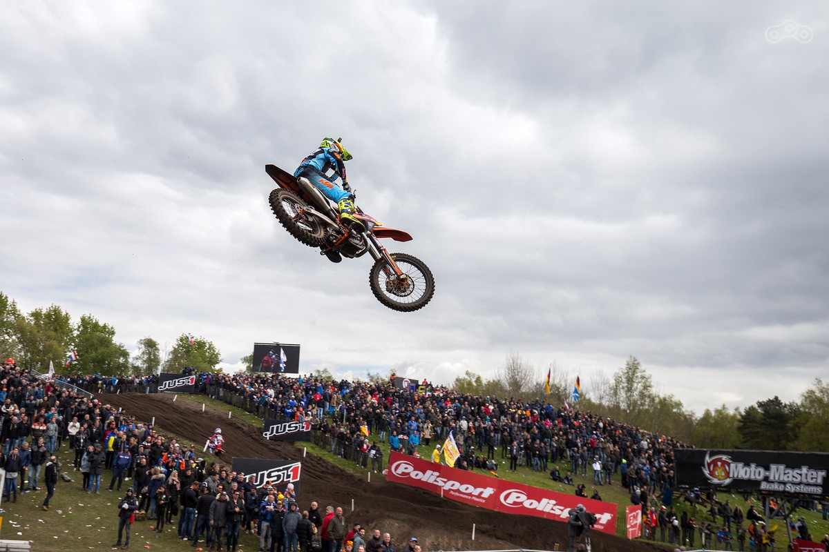 По результатам нидерландского этапа MXGP 2017 Антонио Кайроли занимает второе место в чепионате