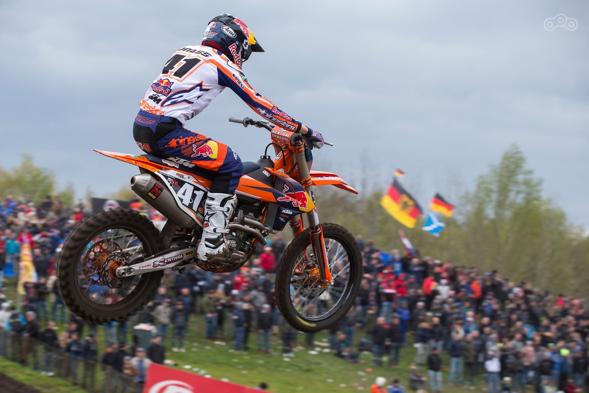 Паульс Йонасс выступающий в категории MX2 на мотоцикле KTM