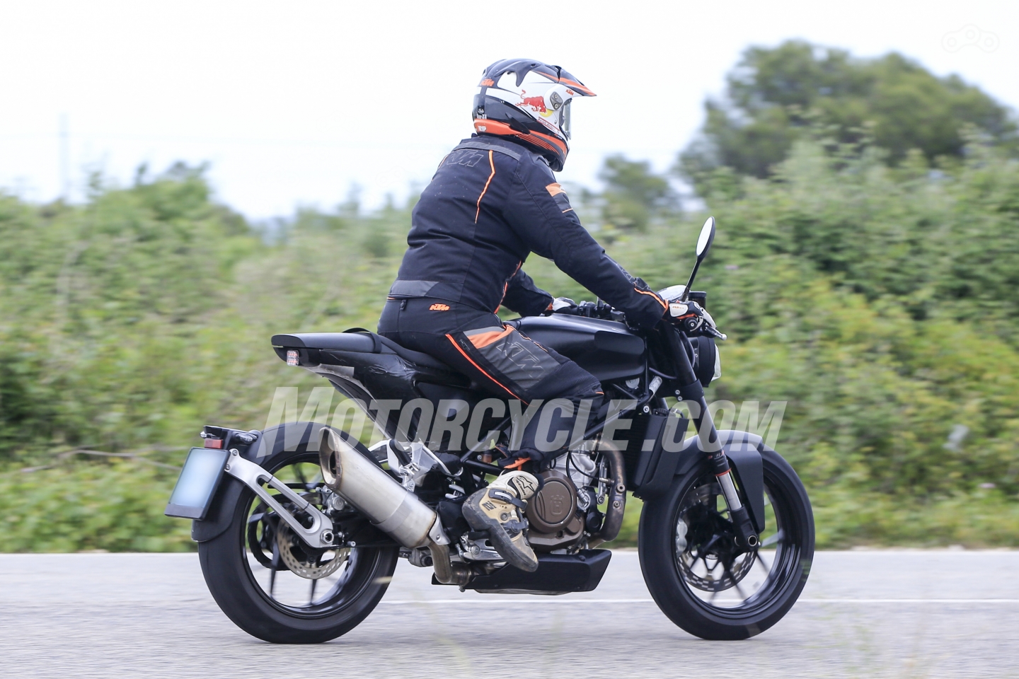 Husqvarna Vitpilen 701 отличается литыми колесными дисками и клипонами