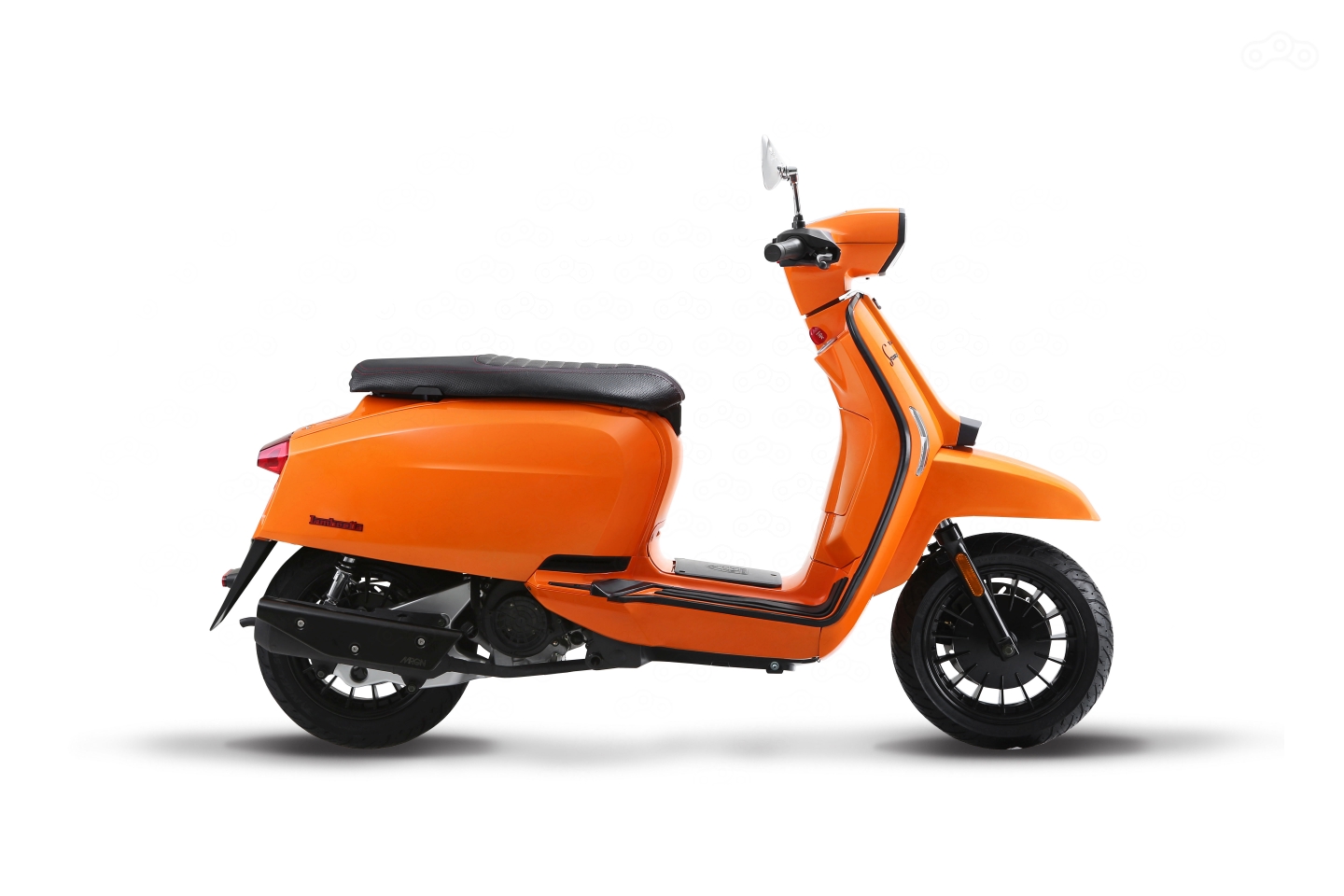 Первый мотороллер Lambretta, представленный после возрождения бренда