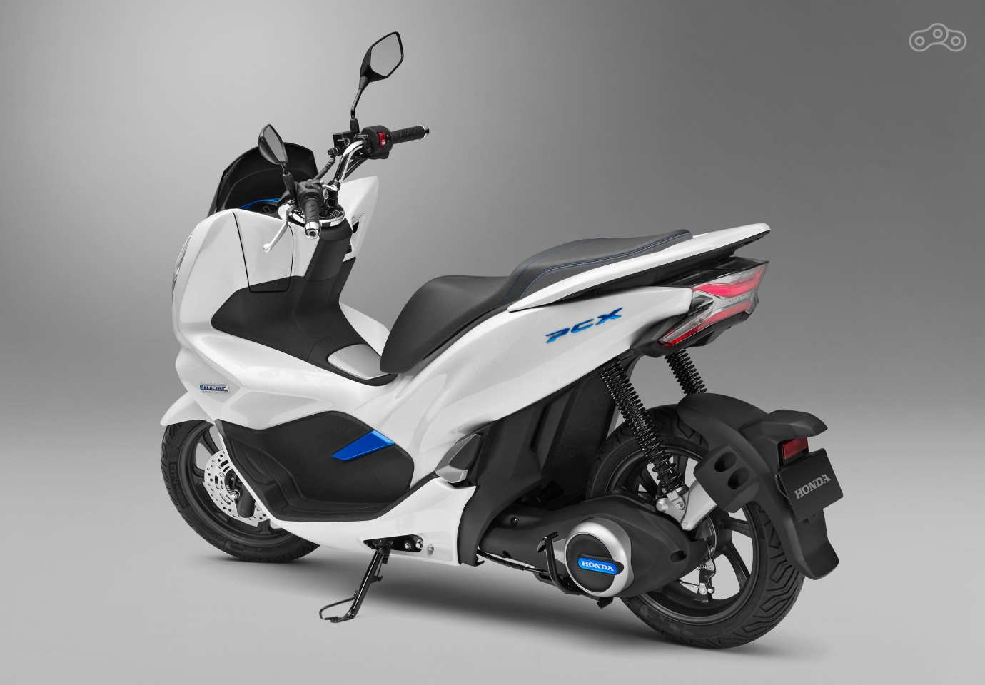 Электрический скутер Honda PCX, представленный на моторшоу в Токио