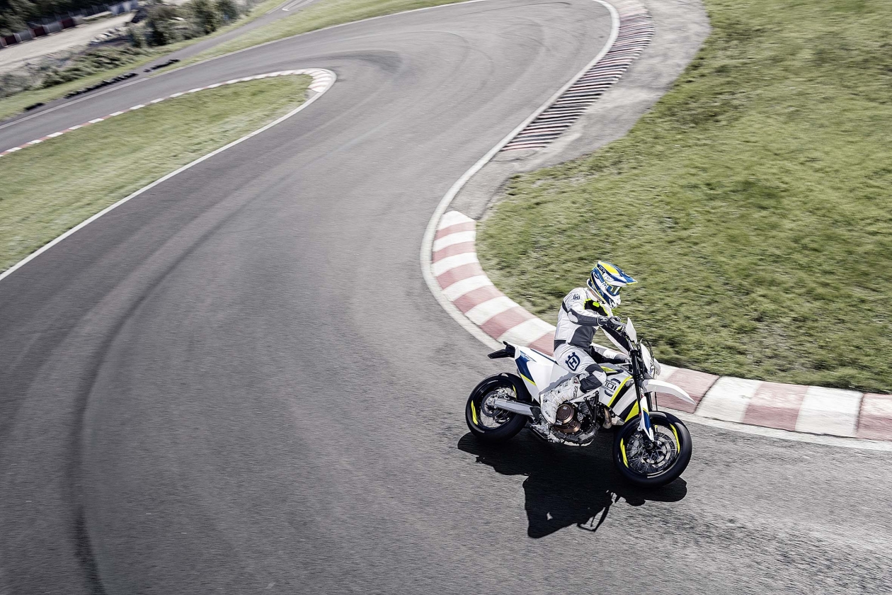Обновлённый мотоцикл Husqvarna 701 Supermotard 2017