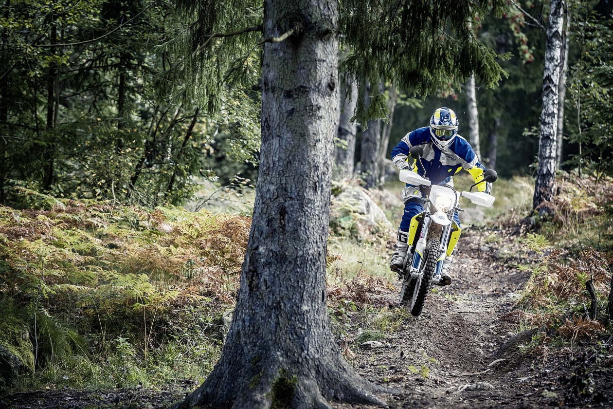 Фото на обложке – Husqvarna Motorcycles