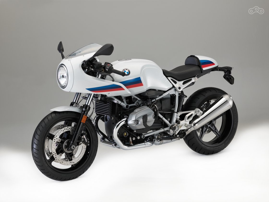 Racer – отсылка к настоящим родстерам 70-х годов