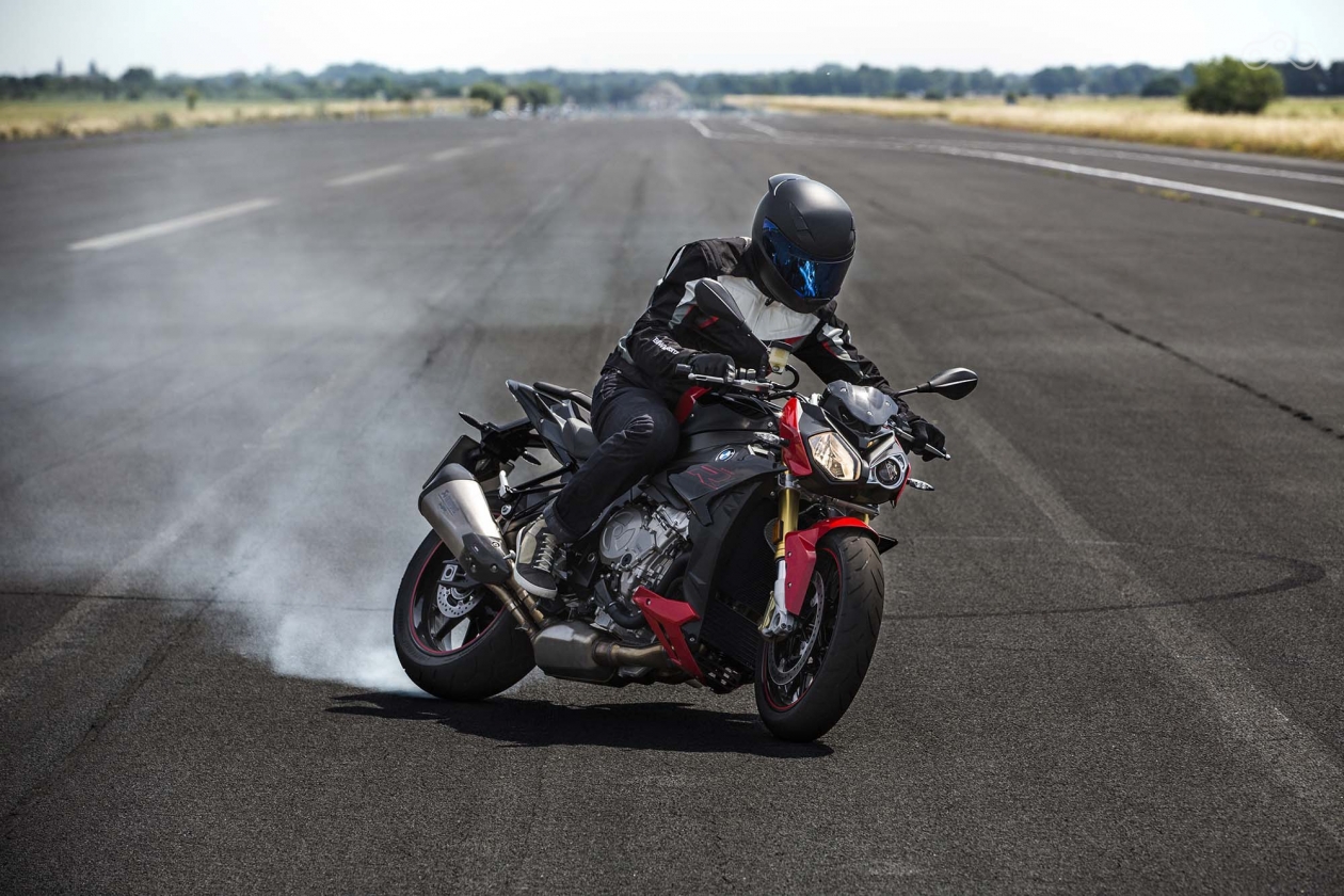 S1000R получил электронный пакет, аналогичный S1000RR