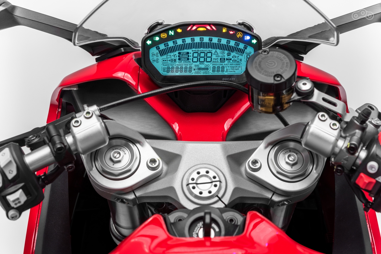 Приборная панель и «кокпит» нового Ducati SuperSport, представленного на Intermot 2016