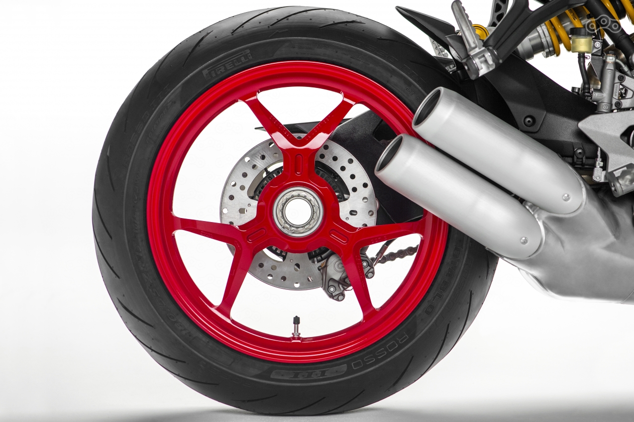 Заявленная цена на Ducati SuperSport – порядка € 12 500, а версия S обойдется примерно в 14 тысяч евро