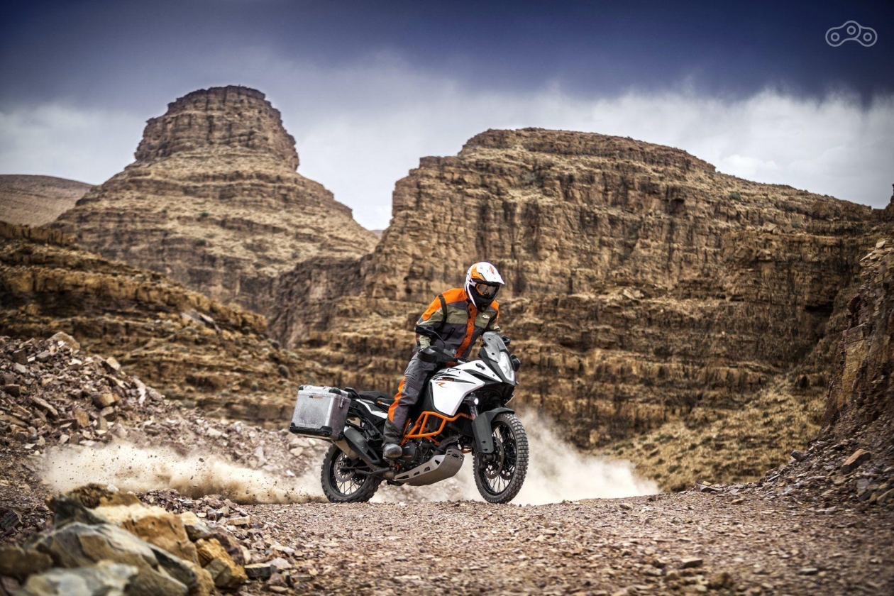 1090 Adventure R 2017 станет отличным выбором для любителей длительных путешествий по отечественным дорогам