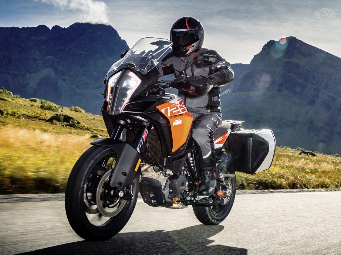 Асфальтовая модификация 1290 Super Adventure S, представленная на Intermot 2016