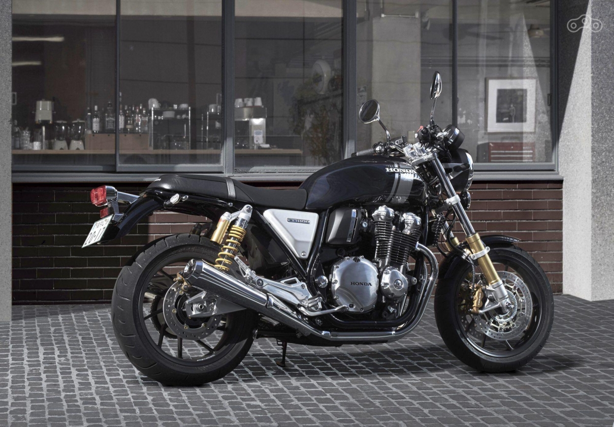 Новый мотоцикл Honda CB1100RS весит 252 кг, как и полагается «винтажному» байку