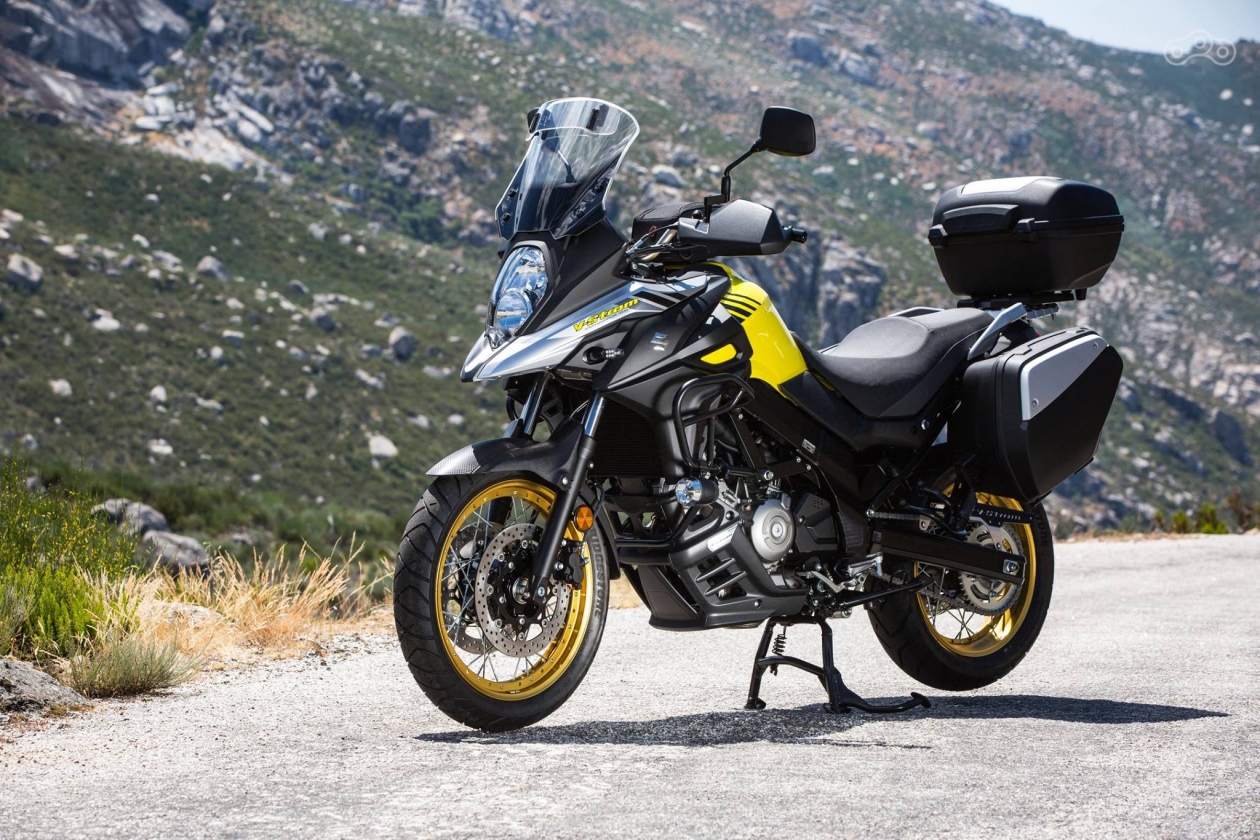 Suzuki V-Strom 650XT в «туристическом пакете» заводских аксессуаров