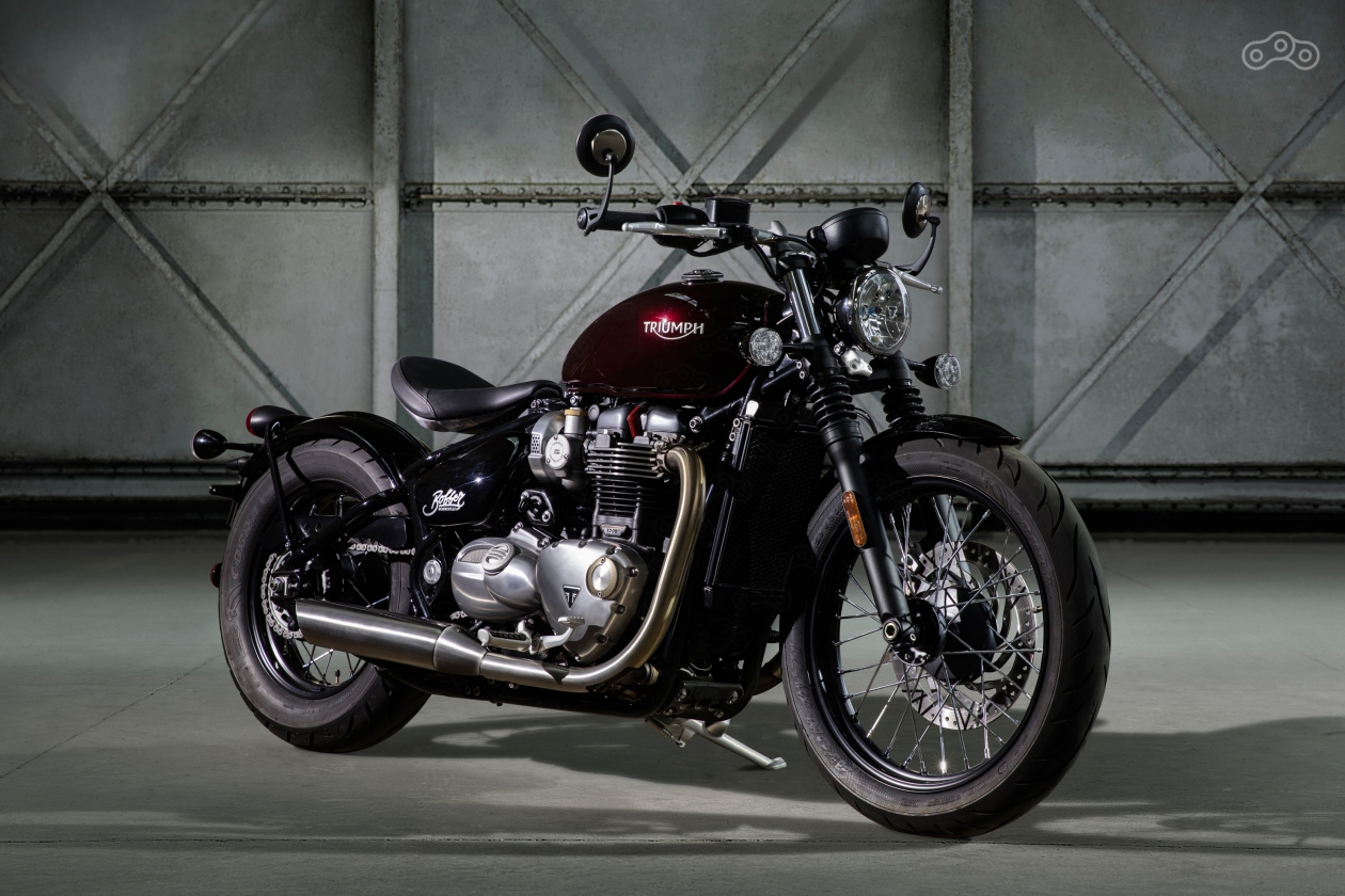 Одноместное сидение нового Bonneville Bobber регулируется по высоте и выносу