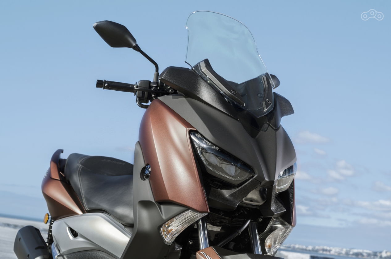 Вся оптика нового X-MAX 300 – светодиодная