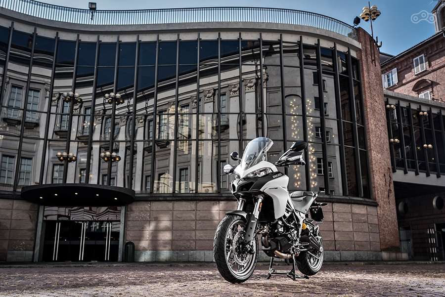 Снаряженная масса нового Multistrada 950 составляет 227 кг ‒ весьма неплохой показатель для универсального мотоцикла.