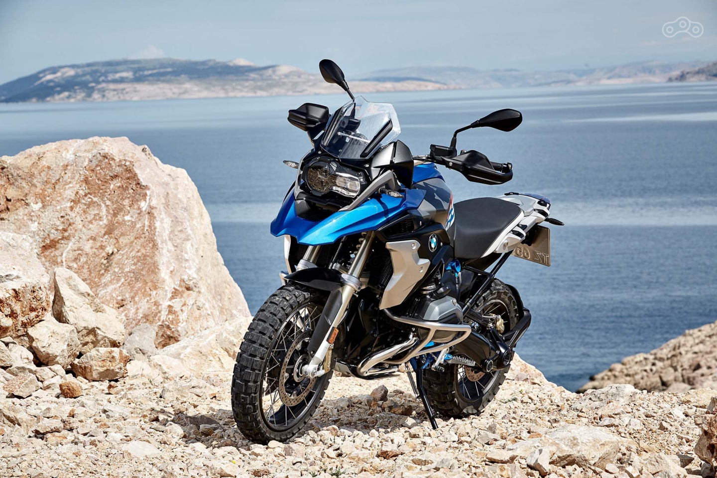 Новые R1200GS Rally и R1200GS Exclusive пополнят модельную линейку «больших гусей» в начале весны