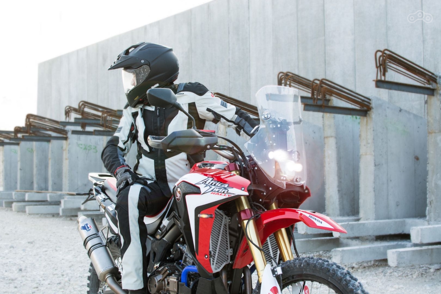 Honda CRF-1000L Enduro Sports, прототип которого был представлен на выставке EICMA 2016