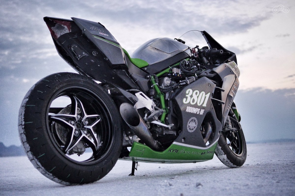 Kawasaki Ninja H2R Team 38, участвовавший в скоростных заездах на озере Бонневиль в 2016 году