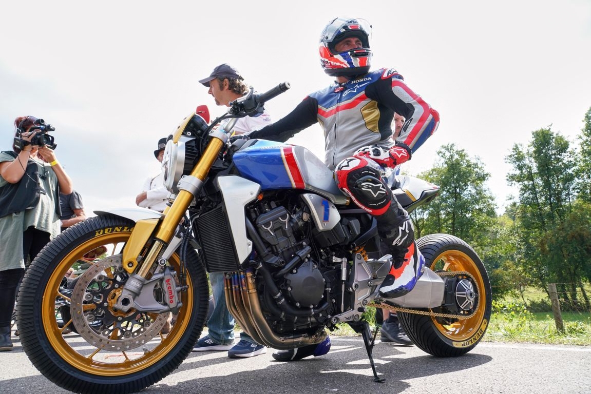 Мик Дуэн на подготовленном для гонок по прямой Honda CB1000R Neo Sports Cafe