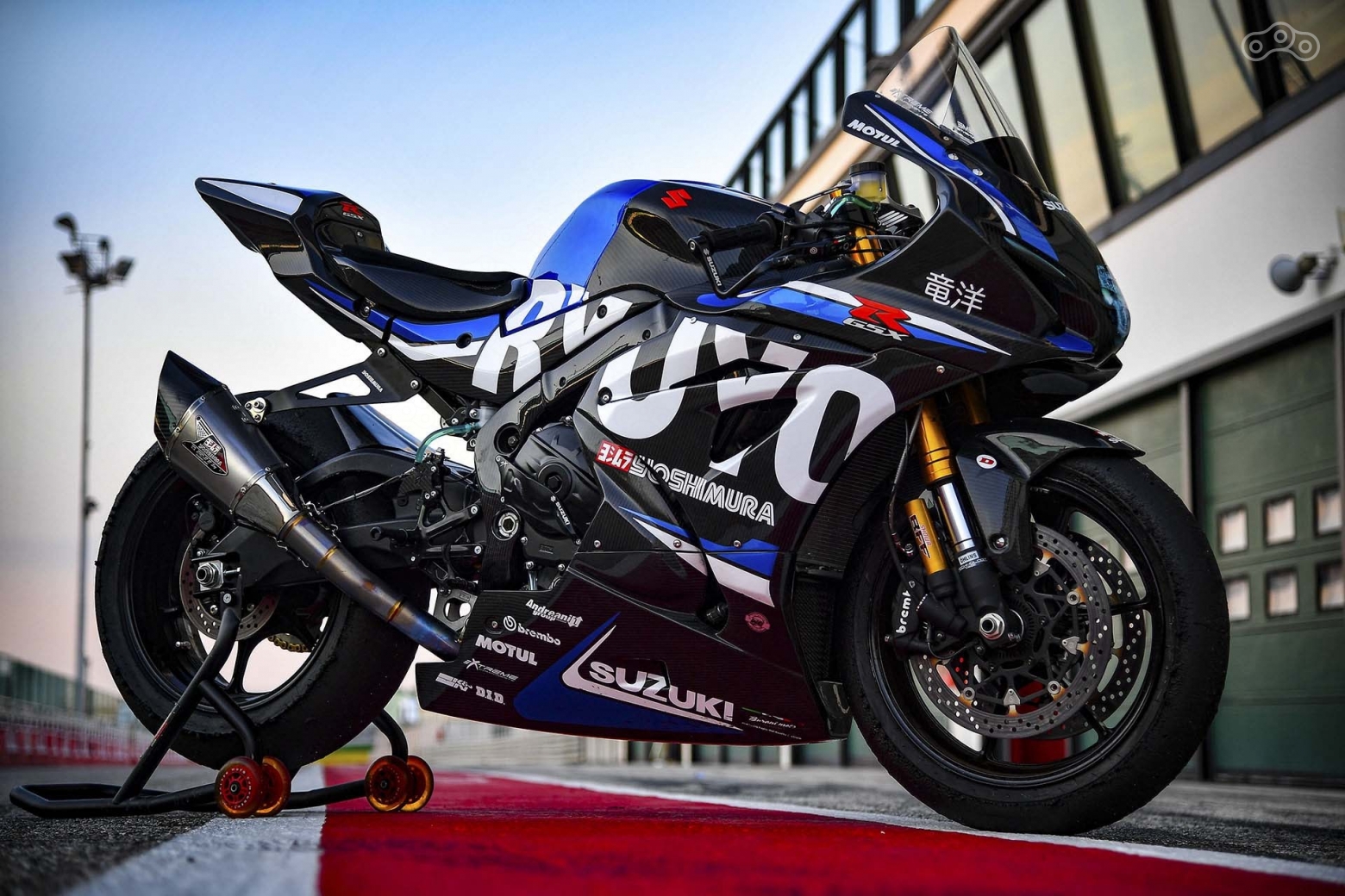 Инженерам Suzuki удалось сократить массу стокового GSX-R1000 на 34 кг