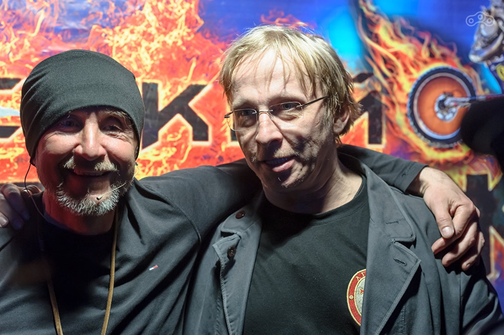 Ведущие шоу-каскадер Игорь Панин и актер Иван Охлобыстин